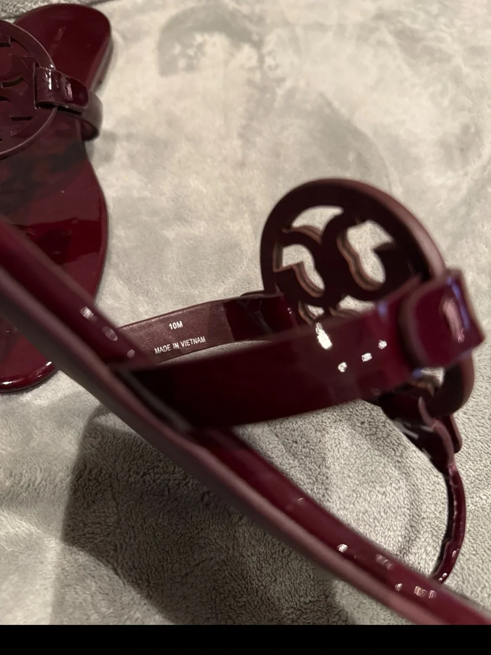 Tory Burch Patent Thong Sandals in Burgundy